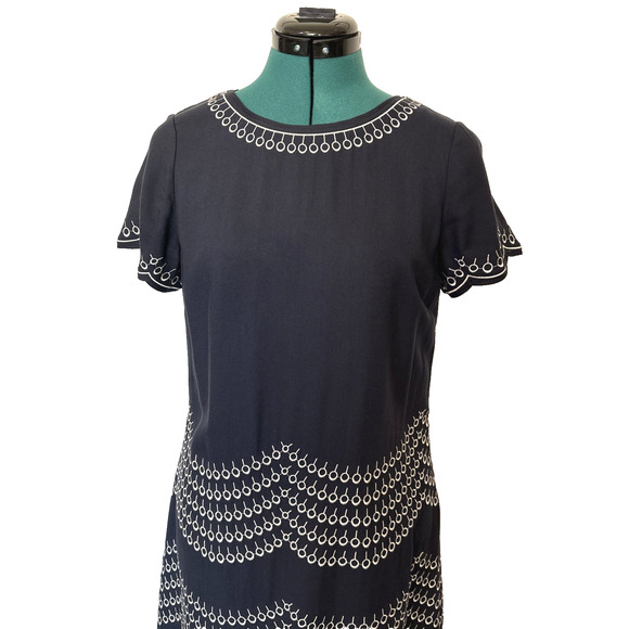 Boden Navy Blue White Embroidered Shift Dress Short Scalloped Sleeve Size 4 Long - Picture 2 of 11